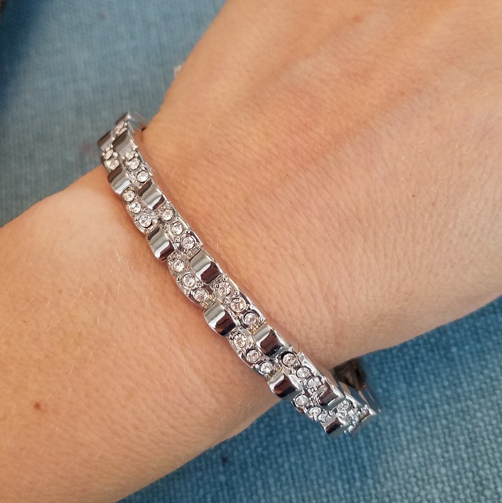 Lia Sophia Foiled cut crystal stretch bracelet